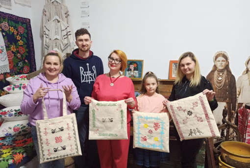 Понад 200 відвідувачів творчої мастерні "Баби Єльки" - це 200 відкриттів для нас, і 200 дотиків до душі кожного