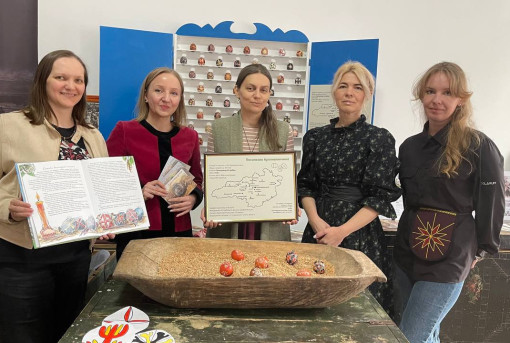 «Баба Єлька» презентувала колекцію з 75 писанок Кропивниччини