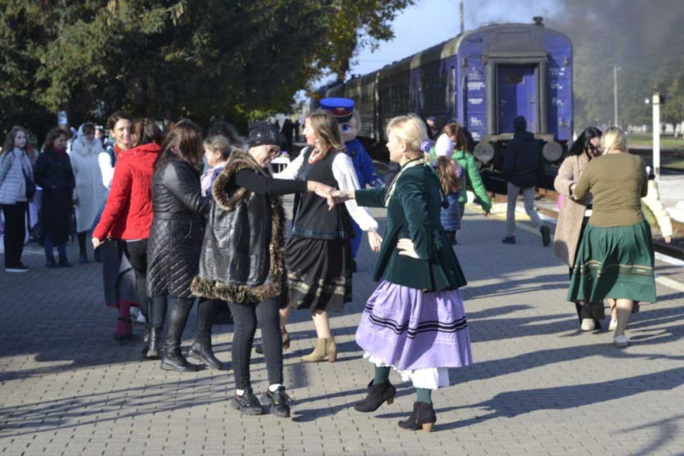 "Баба Єлька" долучилася до ретротуру Гайворонською вузькоколійкою