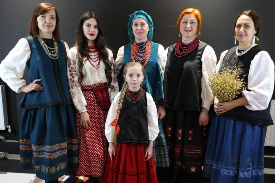 В Етнолаболаторії проходять благодійні фотосесії для родин військових в репліках автентичного одягу
