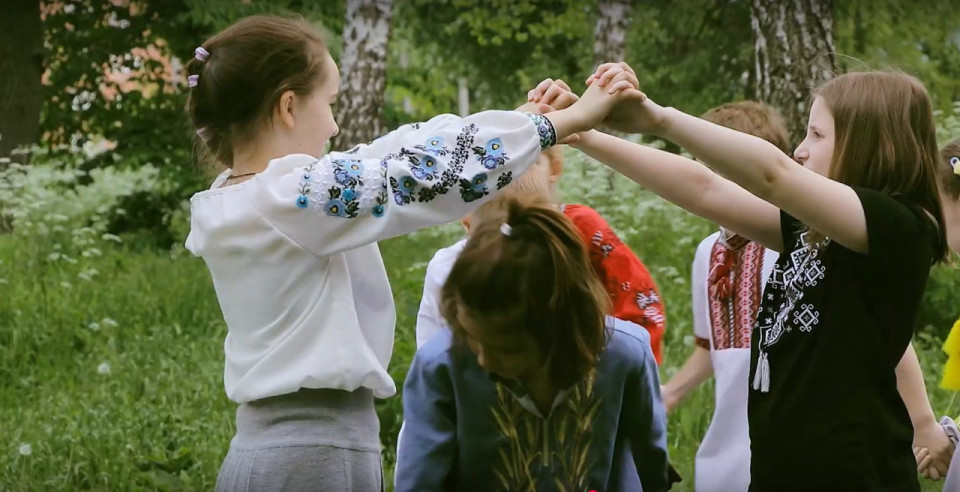 Скринька баби Єльки для шкіл майже готова: команда представила фінальний урок про традиційні танці