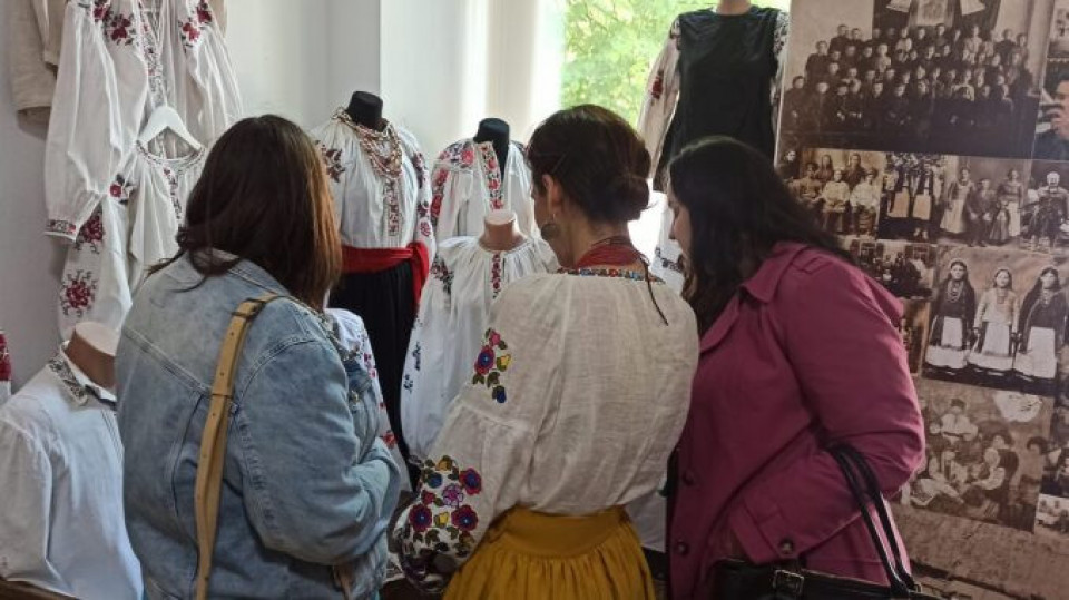 “Баба Єлька” презентувала нову локацію та традиційні народні сорочки